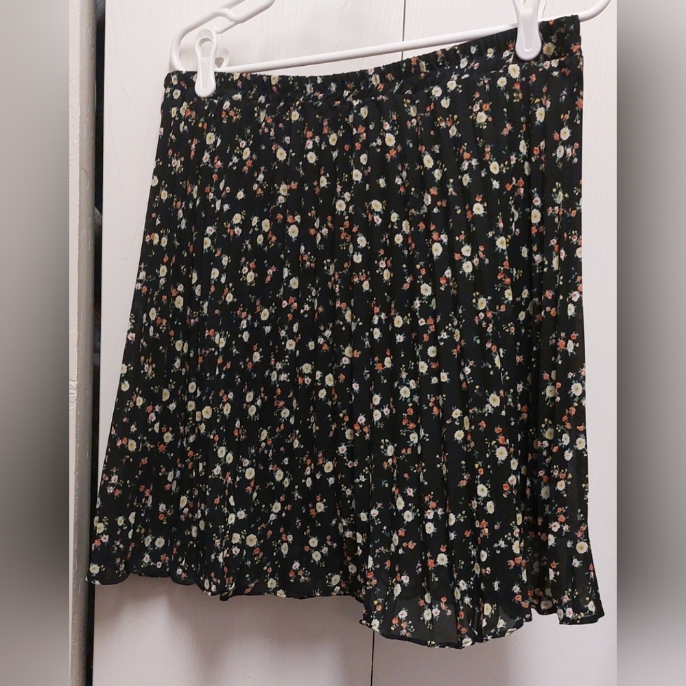 Metropolitan New York Vintage Black Pleated Floral Full Skirt Size Large Boho
